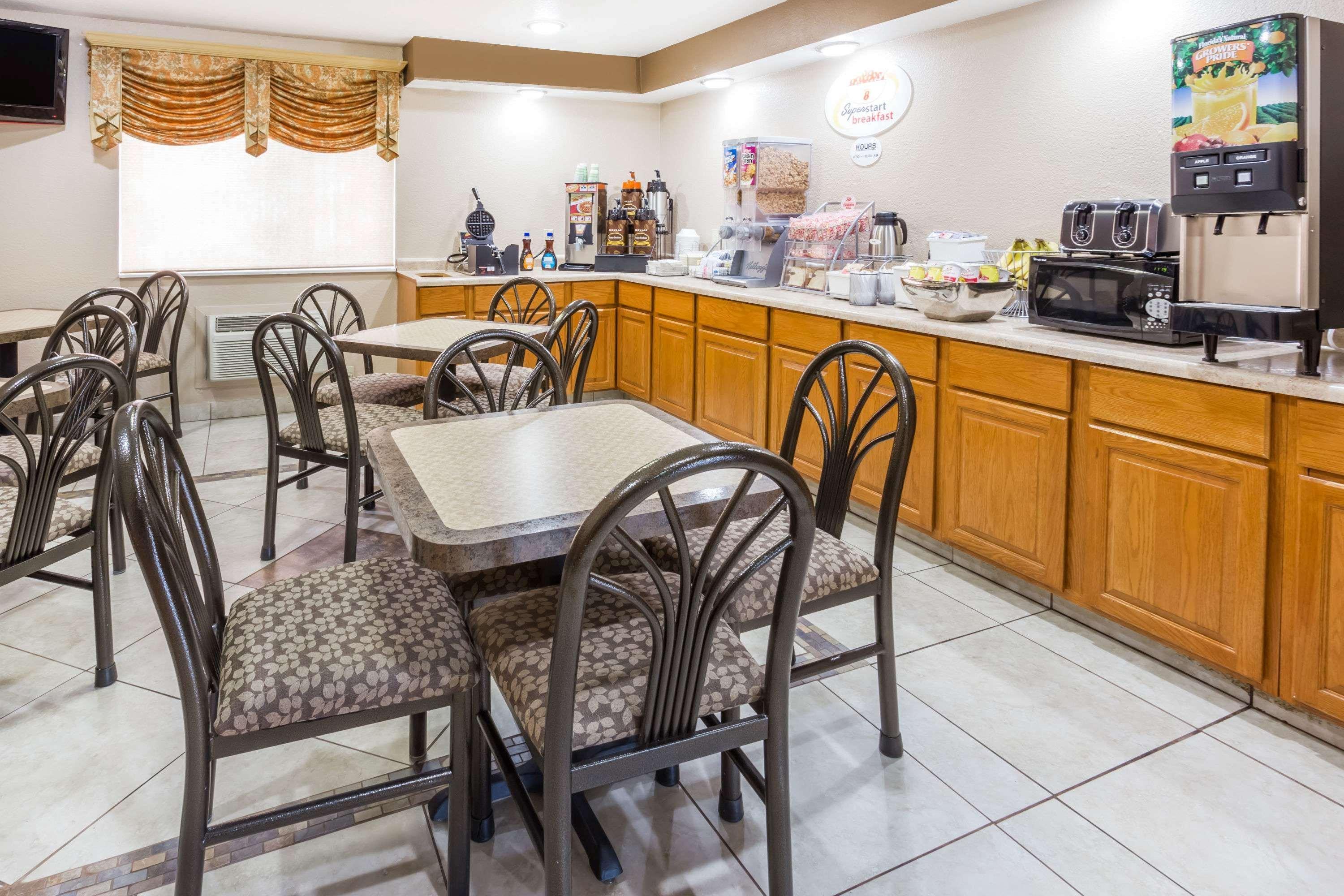 Super 8 By Wyndham Rock Falls Sterling Area Экстерьер фото