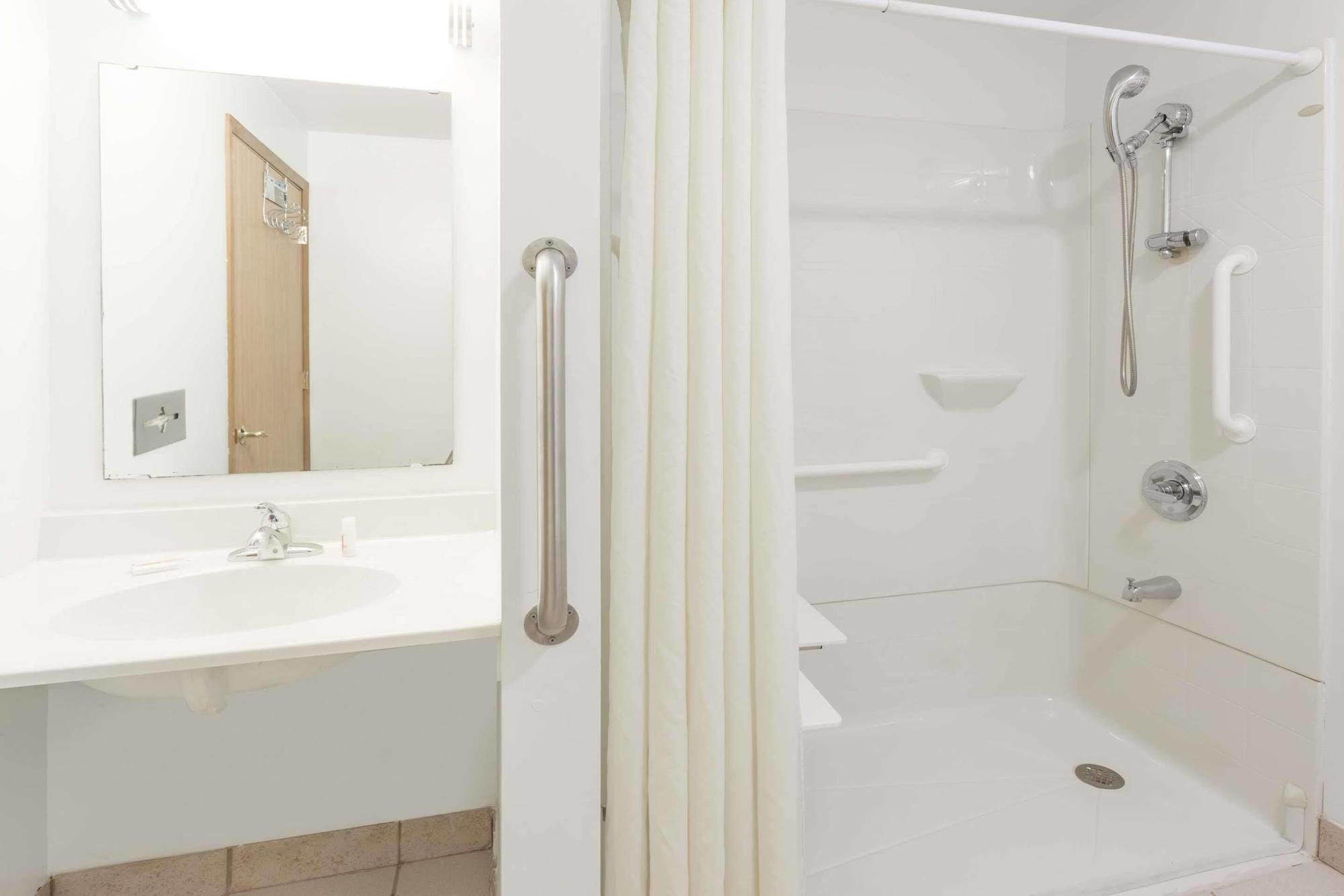 Super 8 By Wyndham Rock Falls Sterling Area Экстерьер фото